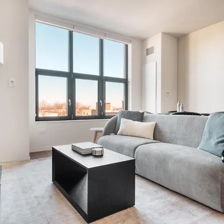 Apartment Logan Square 2br W Pool Lounge Gym Nr L Chi-869 Chicago