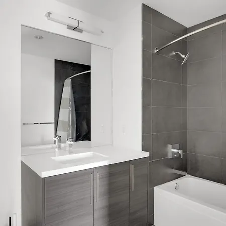 Near North 2br W Roof Gym Nr Red Line Chi-580