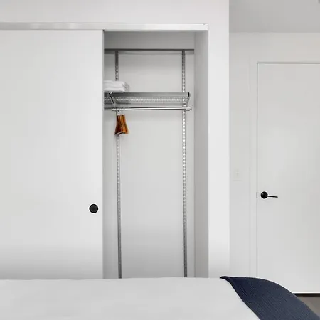 Near North 2br W Roof Gym Nr Red Line Chi-580