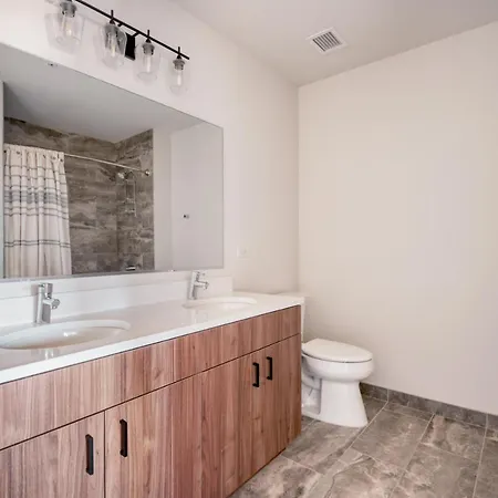 Logan Square 2br W Pool Lounge Gym Nr L Chi-869 Chicago