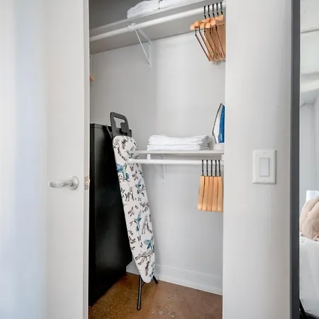 River North 1br W Gym Lounge Roof Nr Riverwalk Chi-890 Apartment