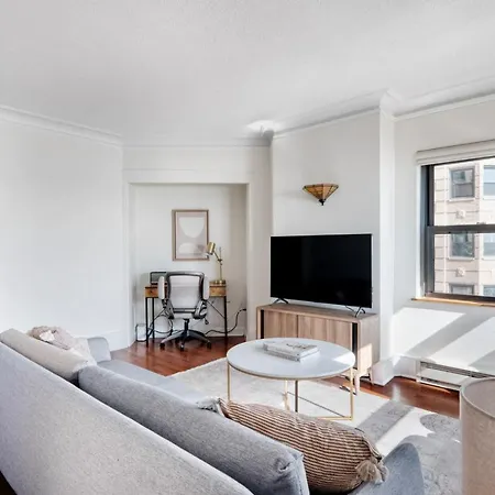 Gold Coast 1br W Grills Gym Nr Shops Park Chi-947 * Chicago
