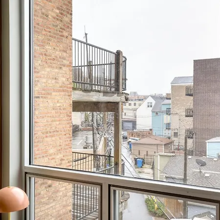 Lakeview 1br W Wd Nr Wrigley Field Chi-940 * Chicago