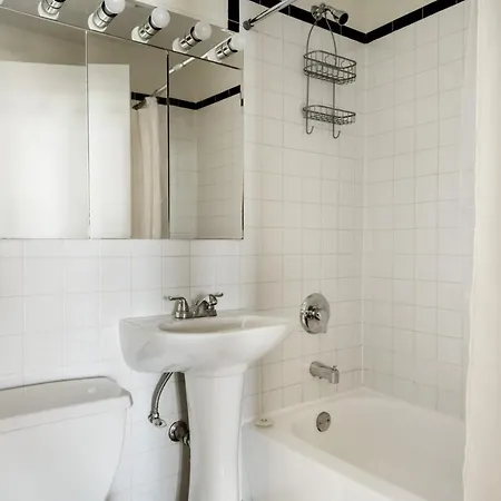 Gold Coast 1br W Grills Gym Nr Shops Park Chi-947 Chicago