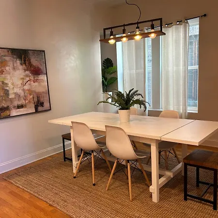 Lavish 2/2 Bath Near Lakeshore *