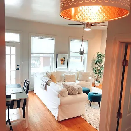Lavish 2/2 Bath Near Lakeshore