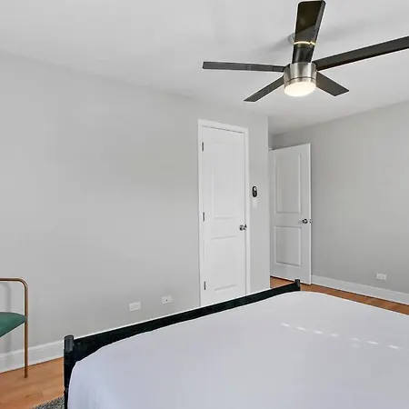 3br Sunny And Spacious - Carmen 5640 & 5641 Rep * Chicago