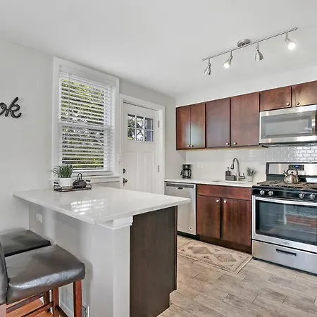 3br Sunny And Spacious - Carmen 5640 & 5641 Rep Chicago