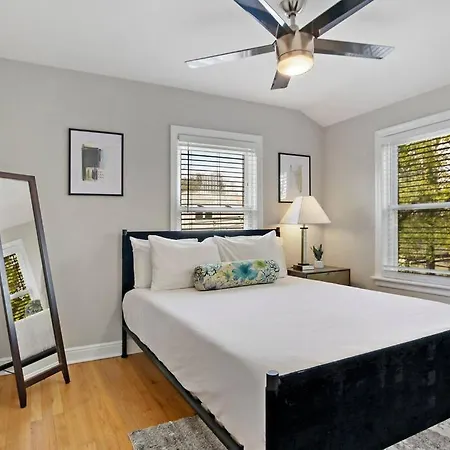 Apartment 3br Sunny And Spacious - Carmen 5640 & 5641 Rep Chicago