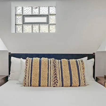 Apartment 3br Sunny And Spacious - Carmen 5640 & 5641 Rep *
