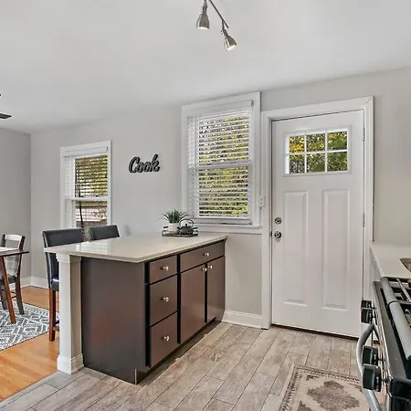 Apartment 3br Sunny And Spacious - Carmen 5640 & 5641 Rep