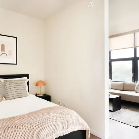Logan Sq Studio W Pool Deck Gym Nr L Chi-727 Chicago