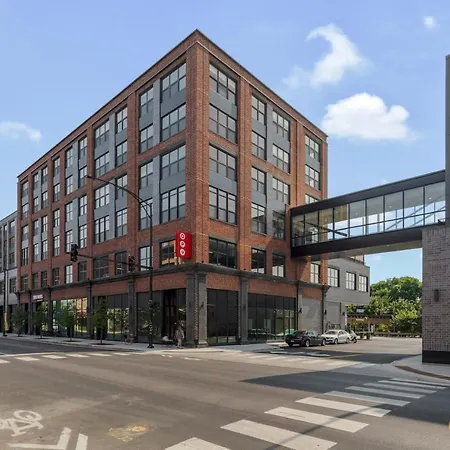 Logan Sq Studio W Pool Deck Gym Nr L Chi-727 *
