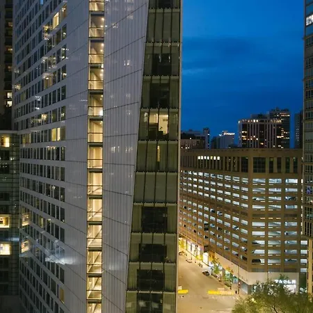 Gold Coast Lavish W/ Roof Pool & Gym * Chicago