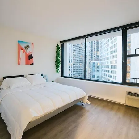 Gold Coast Lavish W/ Roof Pool & Gym * Chicago