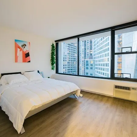 Gold Coast Lavish W/ Roof Pool & Gym * Chicago
