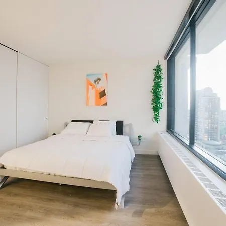 Apartment Gold Coast Lavish W/ Roof Pool & Gym *
