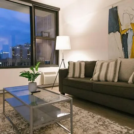 Gold Coast Lavish W/ Roof Pool & Gym *