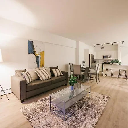 Gold Coast Lavish W/ Roof Pool & Gym * Chicago