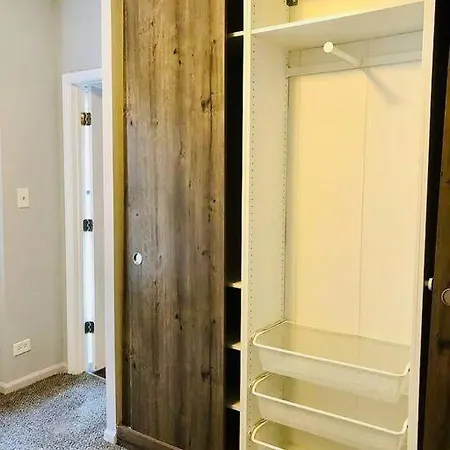 Cozy In Uptown/ Belmont Harbor Apartment Chicago