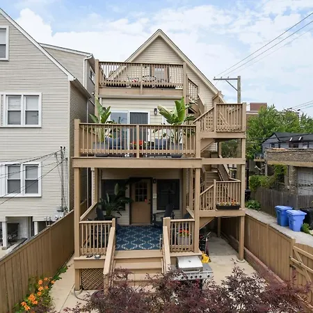 Luxury Near Wrigley, Boystown & Andersonville