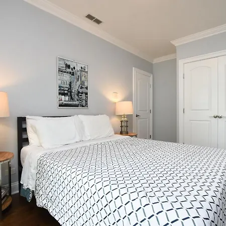 Apartment Luxury Near Wrigley, Boystown & Andersonville Chicago