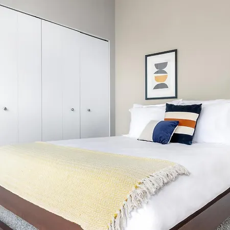 Loop 2br W Gym Doorman Nr L Parks Chi-318 *