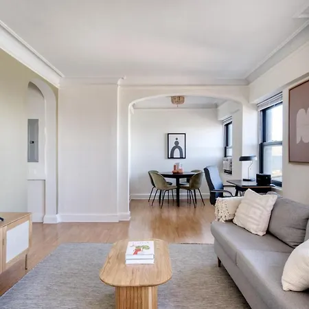 Gold Coast 1br W Doorman Gym 2 Blocks To L Chi-915 * Chicago