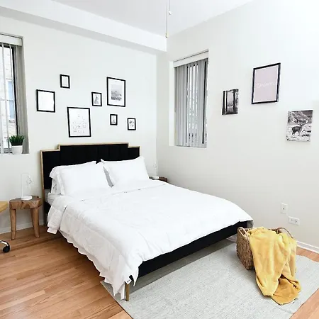 Apartment Wicker Park 2br Pad With Patio Chicago