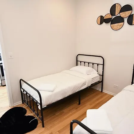 Wicker Park 2br Pad With Patio Chicago