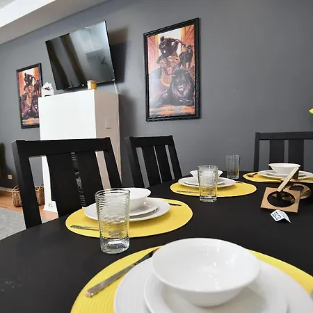 Wicker Park 2br Pad With Patio * Chicago