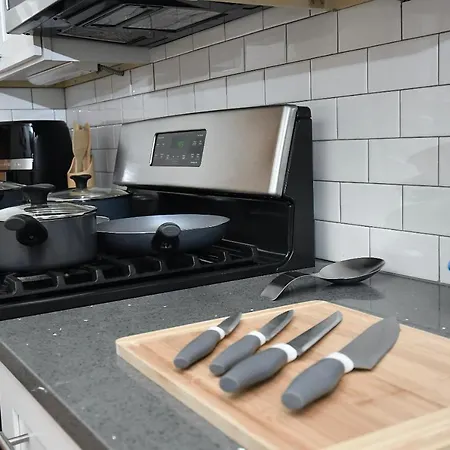 Wicker Park 2br Pad With Patio Apartment Chicago