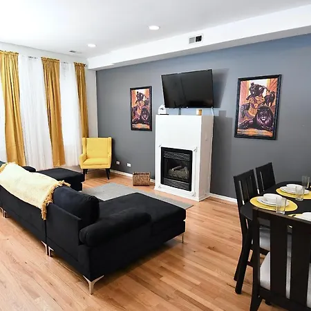Wicker Park 2br Pad With Patio Apartment