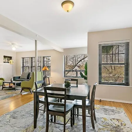 Beautiful 1br Brick In Historic Hyde Park Apartment Chicago