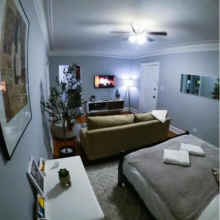 Cozy Urban Studio Apartment Chicago