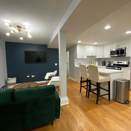 Modern Lincoln Park Hideaway 1 Bd And 1bath Holiday home