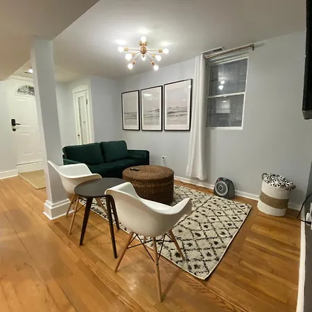 Modern Lincoln Park Hideaway 1 Bd And 1bath Holiday home *