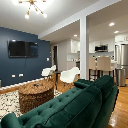 Modern Lincoln Park Hideaway 1 Bd And 1bath Holiday home