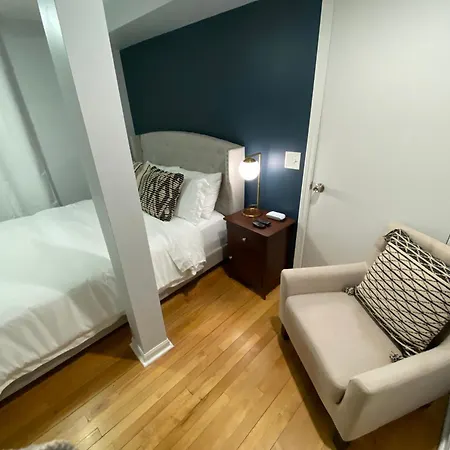 Modern Lincoln Park Hideaway 1 Bd And 1bath Holiday home Chicago