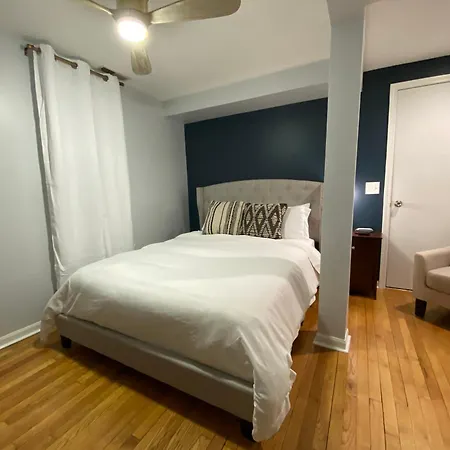Modern Lincoln Park Hideaway 1 Bd And 1bath