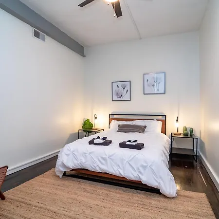 Apartment Bright South Loop 3br Escape With Pingpong Table And Optional Parking Minutes To Art Institute, Grant Park & Mccormick Place Events