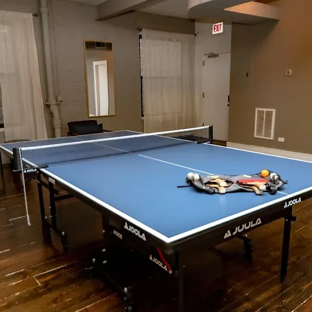Bright South Loop 3br Escape With Pingpong Table And Optional Parking Minutes To Art Institute, Grant Park & Mccormick Place Events Apartment Chicago