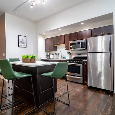 Apartment Bright South Loop 3br Escape With Pingpong Table And Optional Parking Minutes To Art Institute, Grant Park & Mccormick Place Events Chicago