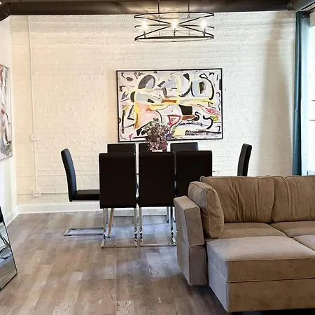 Family And Group Friendly 5br Spacious Unit With Pool Table And Optional Parking Near Mccormick Place And Soldier Field Apartment *