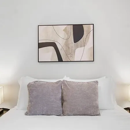 3br Roomy & Furnished Apt With In-unit Laundry - Bstone 1 *