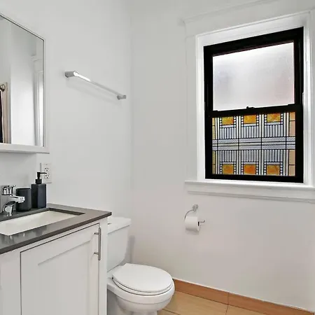 3br Roomy & Furnished Apt With In-unit Laundry - Bstone 1 Apartment