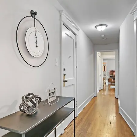 3br Roomy & Furnished Apt With In-unit Laundry - Bstone 1 *