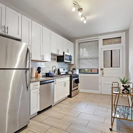 3br Roomy & Furnished Apt With In-unit Laundry - Bstone 1