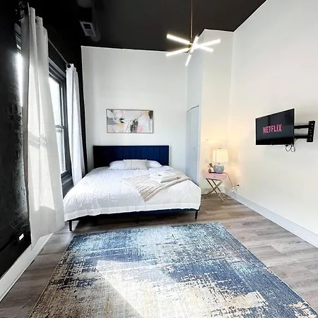 Luxury 5br Retreat Perfect For Groups With Pool Table & Optional Parking Near Mccormick Place And Soldier Field *