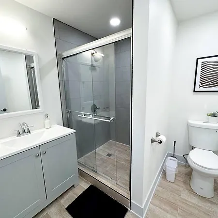Luxury 5br Retreat Perfect For Groups With Pool Table & Optional Parking Near Mccormick Place And Soldier Field Apartment *